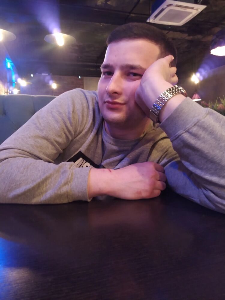  43147778  Mikhail, 27 ,    
