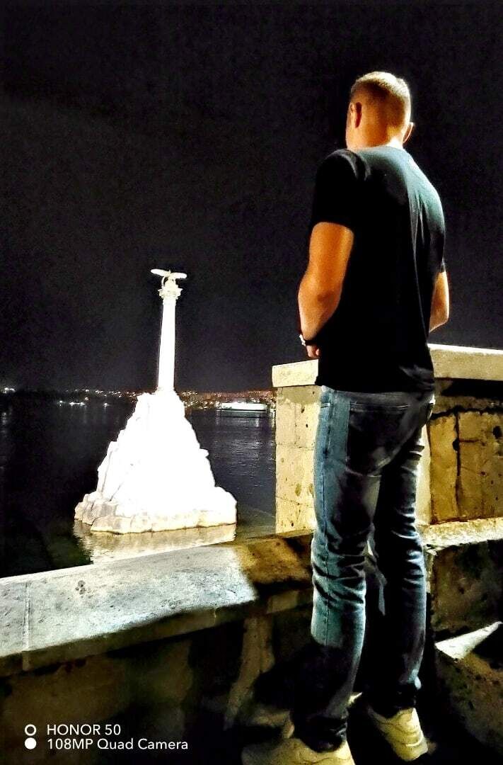  33205358  Maxim, 34 ,    -