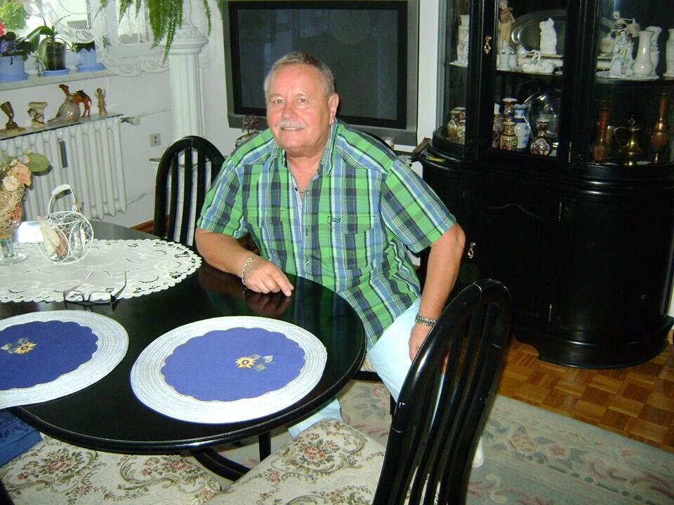  20586738  Bratomi, 66 ,    