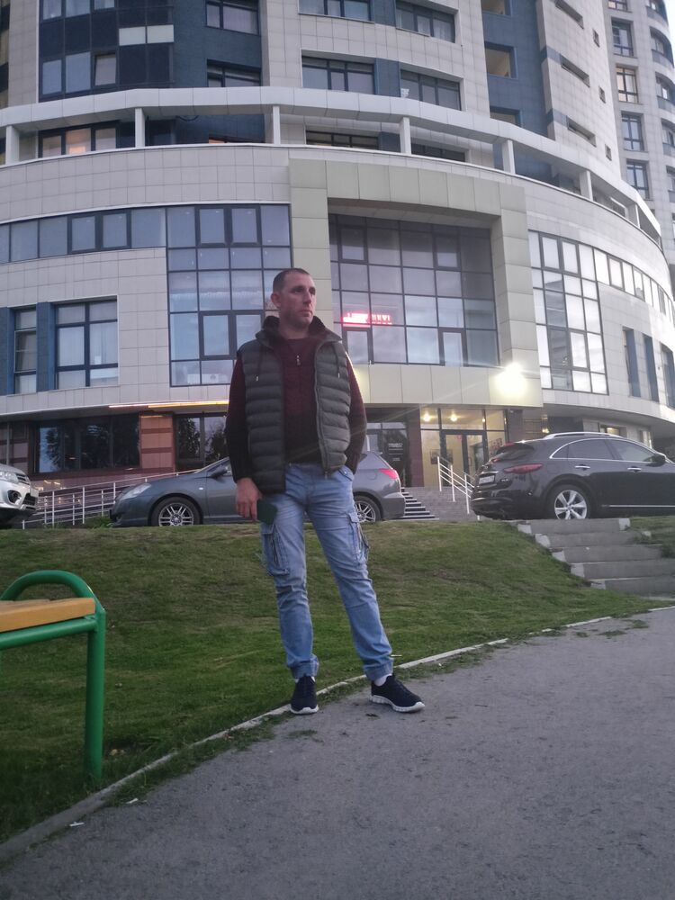  29244818  Alexander, 41 ,    -