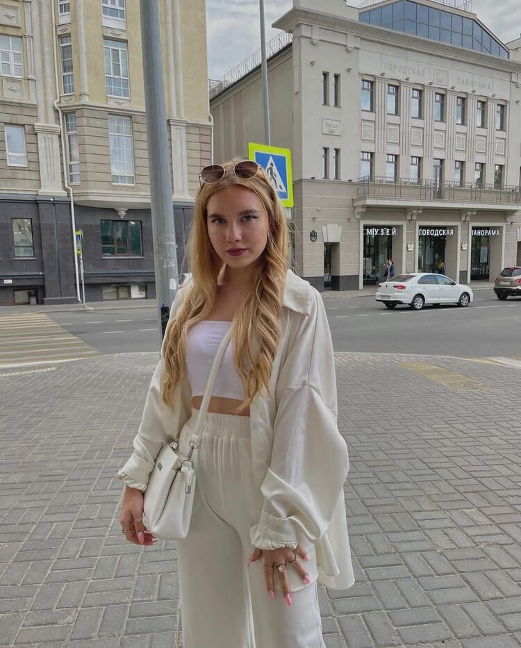  ,   Ralina, 26 ,   ,   