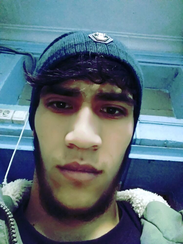  21570118  Alisher, 27 ,    