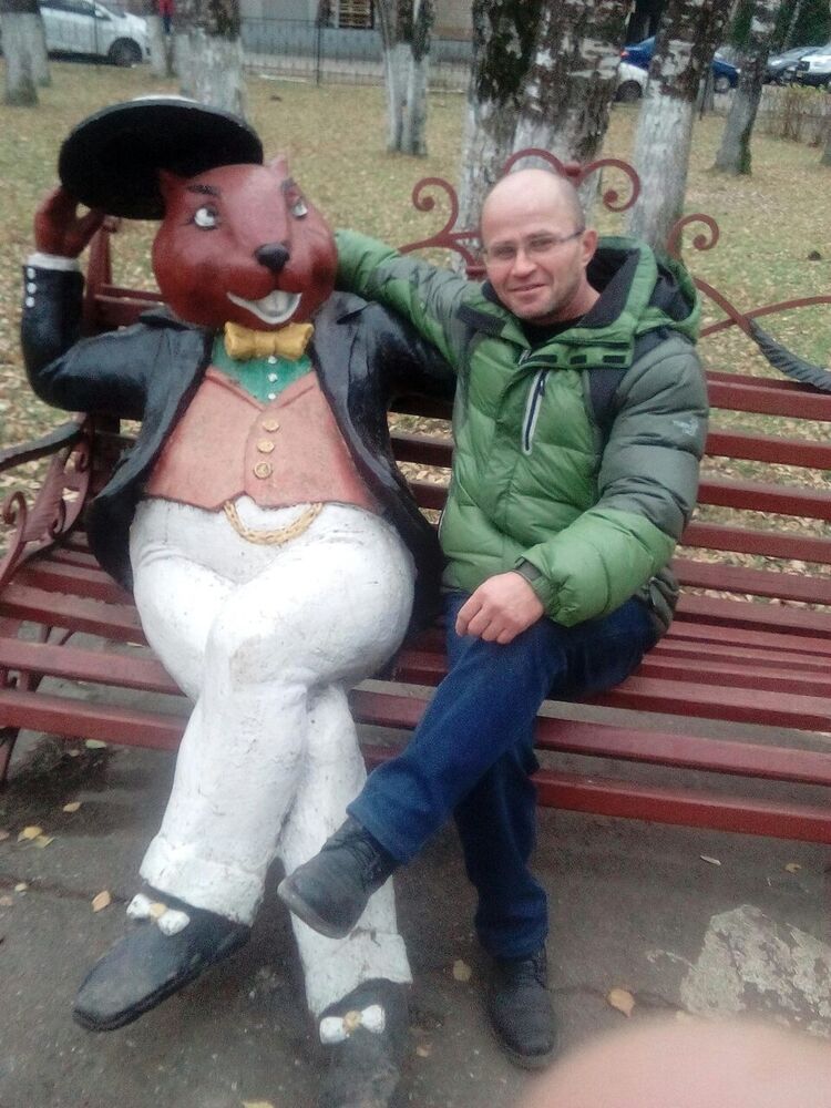  -,   Viktor, 56 ,   