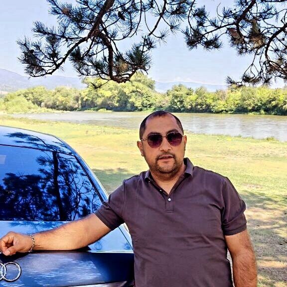  47101558  Artur, 38 ,    