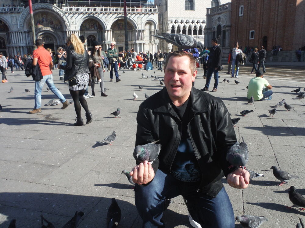  5214488  Arturas, 44 ,    