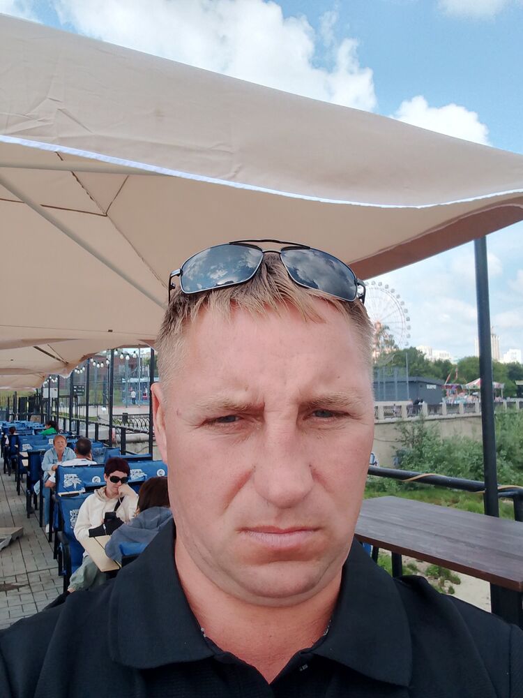  45568428  Denis, 46 ,    