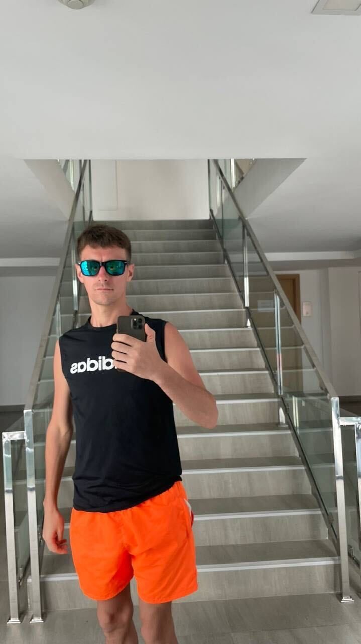  ,   Denis, 33 ,   ,   
