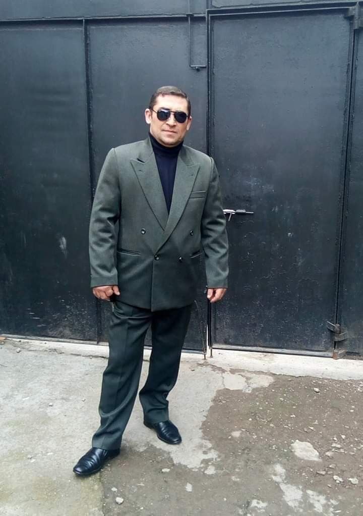  ,   Artur, 46 ,  