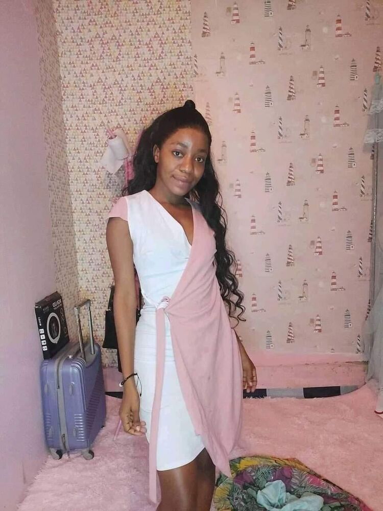  ,   Clara, 26 ,   ,   