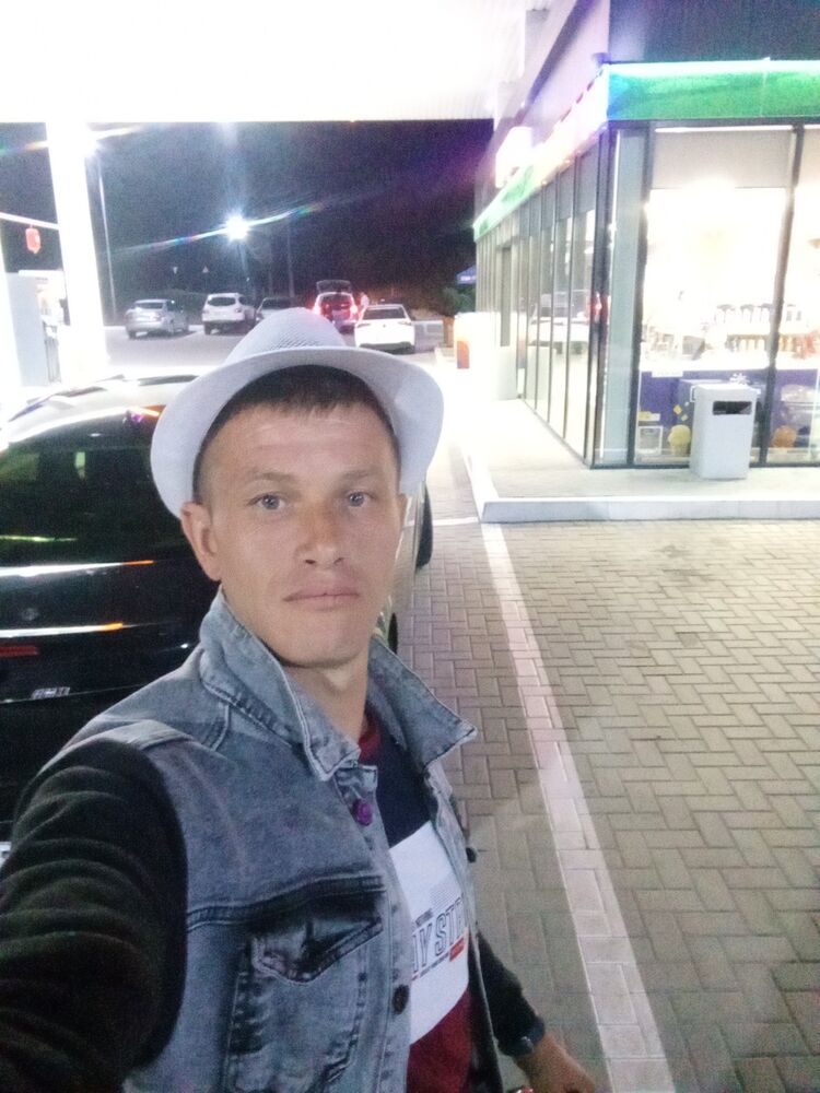  52603988  Ivan, 30 ,    
