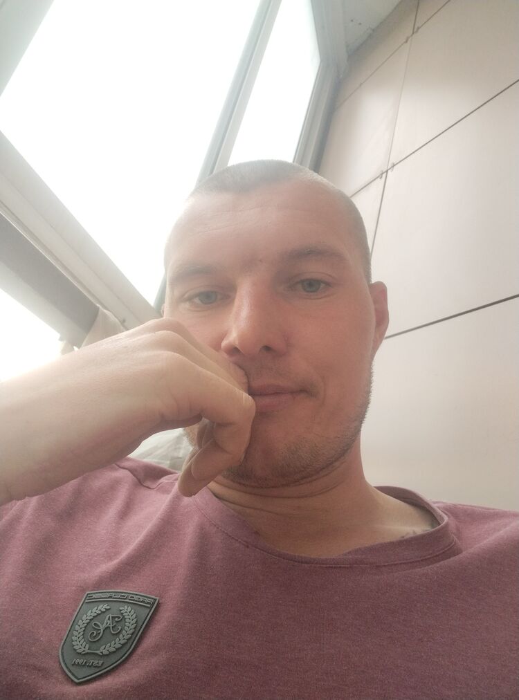  46614208   xXx, 36 ,    