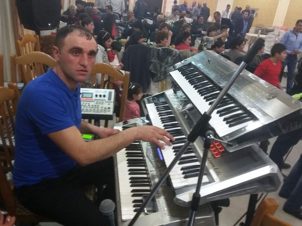  ,   Artur, 38 ,   ,   , c 