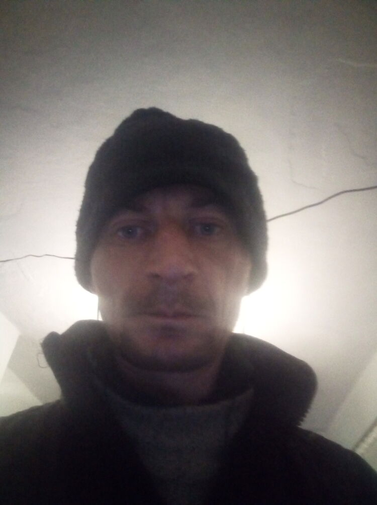  ,   Viktor, 36 ,   ,   