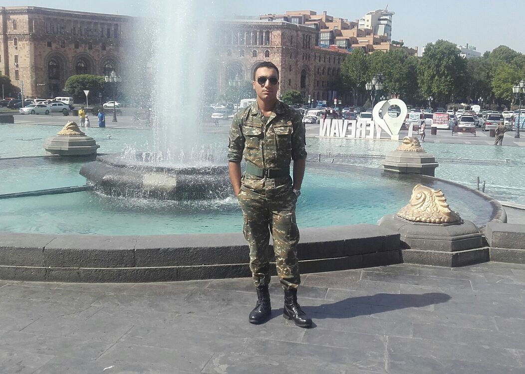  ,   Levon, 27 ,   ,   