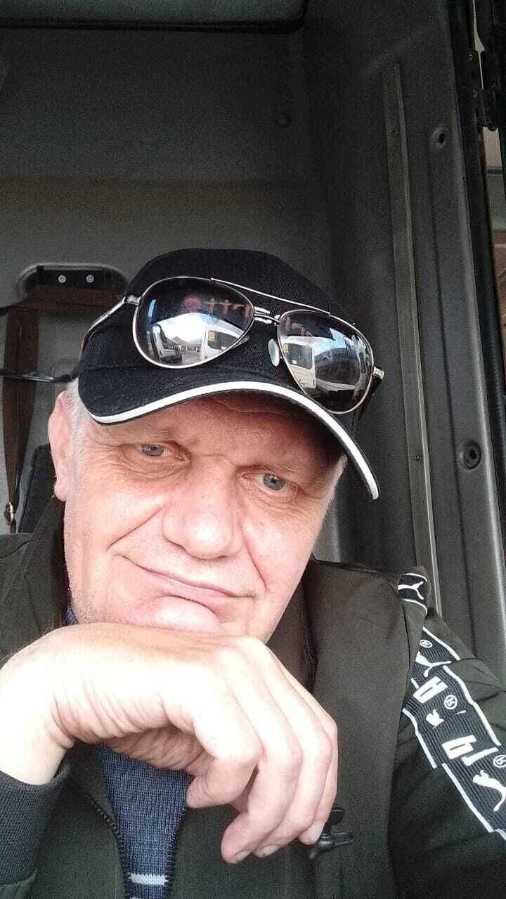  51174688  Oleg, 53 ,    