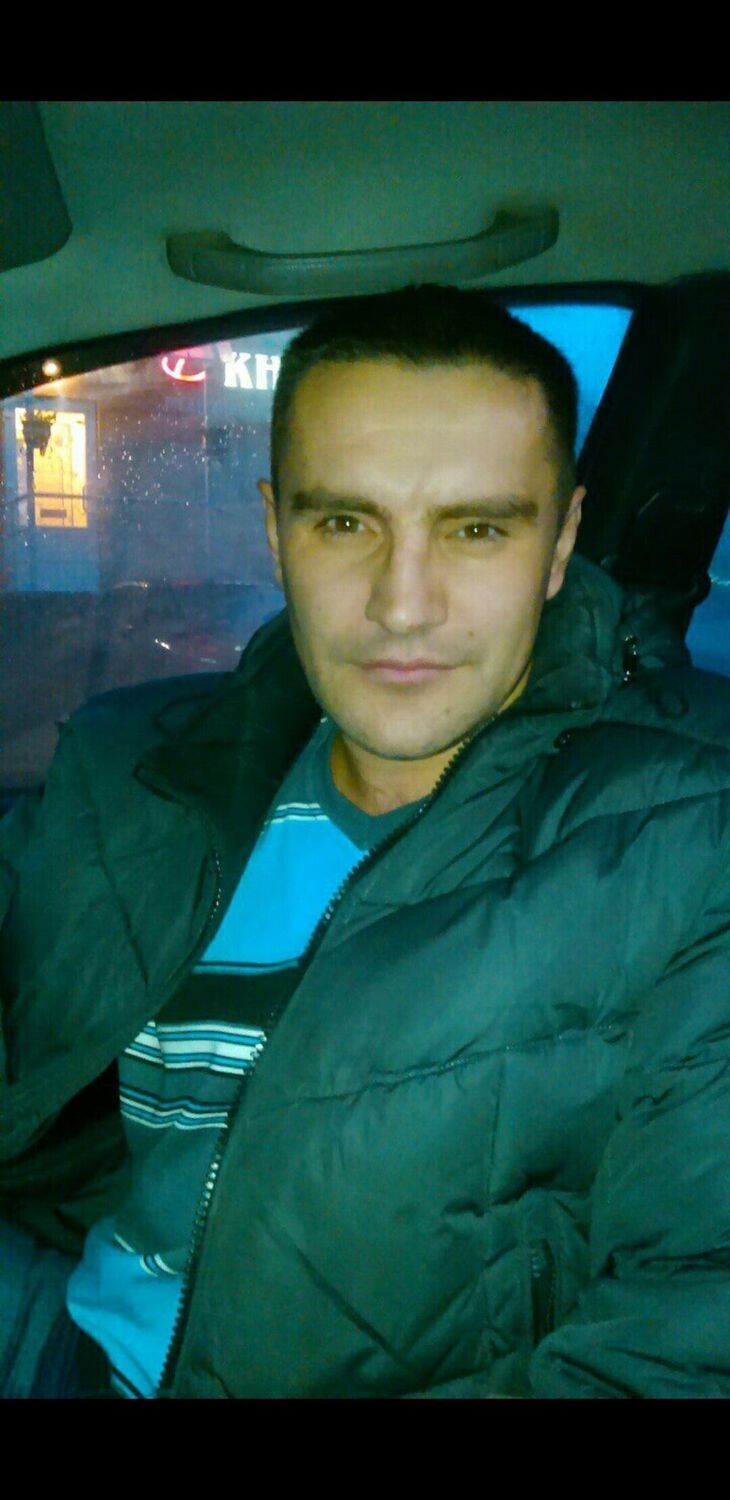  52944158  Vitali, 38 ,    