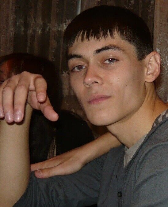  ,   Artur, 32 ,   ,   , c 