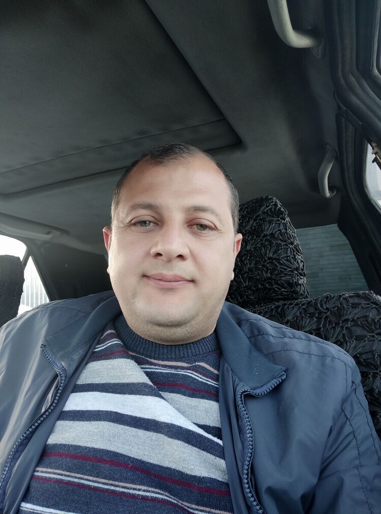  21018158  Natiq, 43 ,    