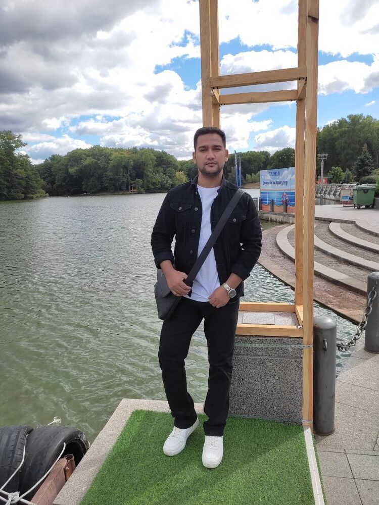  33115248  Zishan, 29 ,    