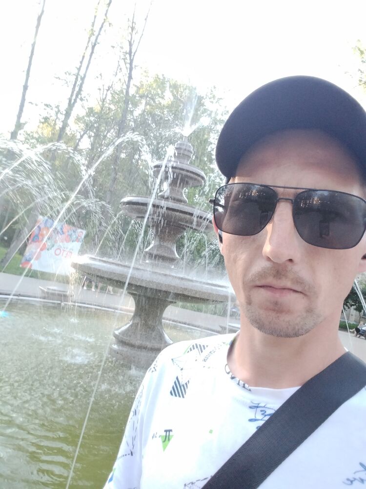  37194688  Oleg, 34 ,    