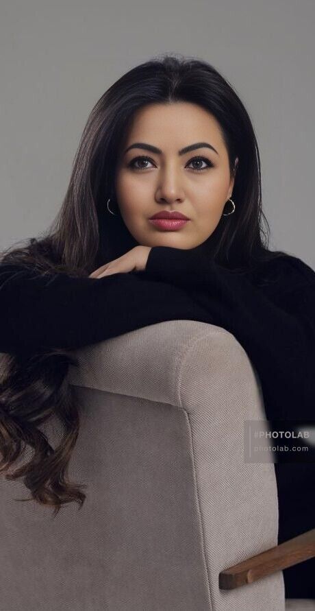  ,   Elena, 37 ,   ,   