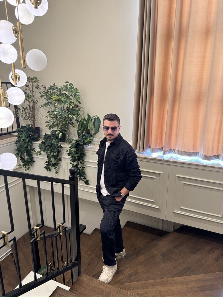  51558528  Burak, 29 ,    