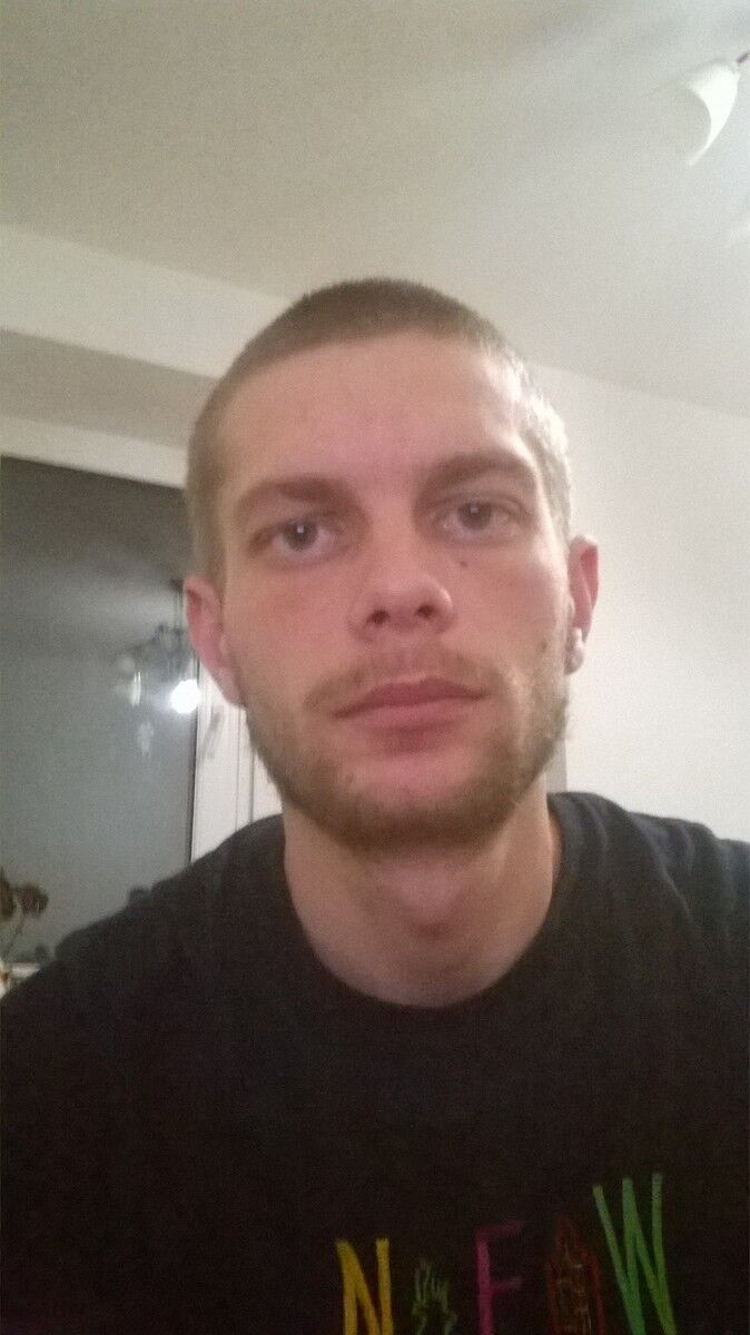  18049748  Wiktor, 32 ,    Skarzysko-Kamienna
