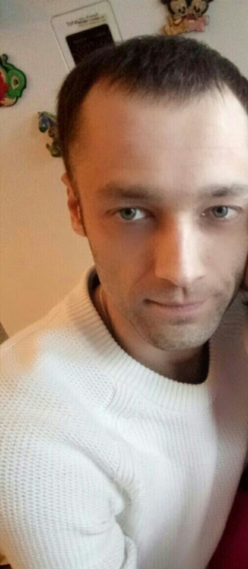  9879388  Maksim, 37 ,    