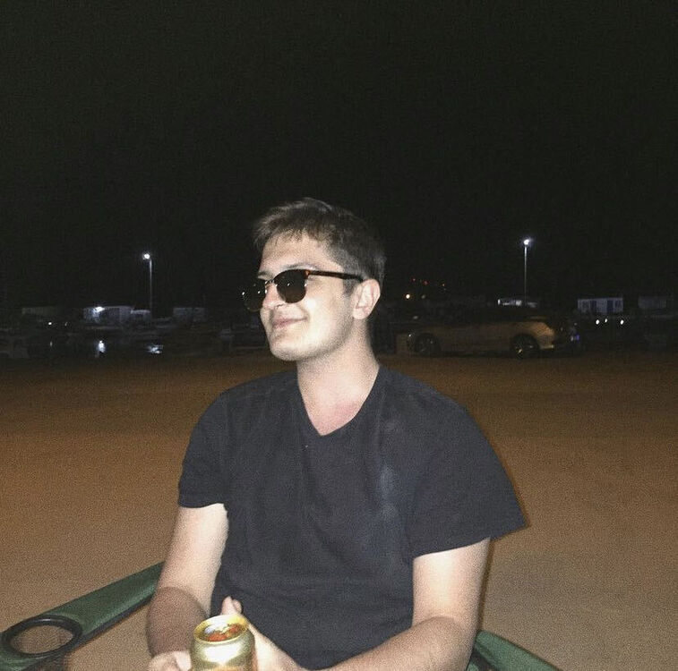  53537468  Cagdas, 24 ,    