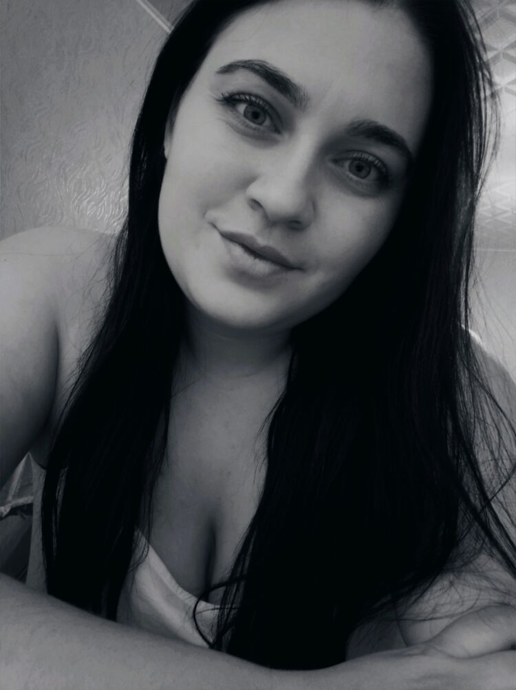  49757388  Elena, 28 ,    