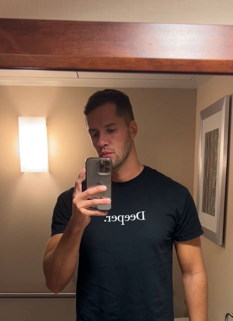  54444538  Artem, 37 ,    