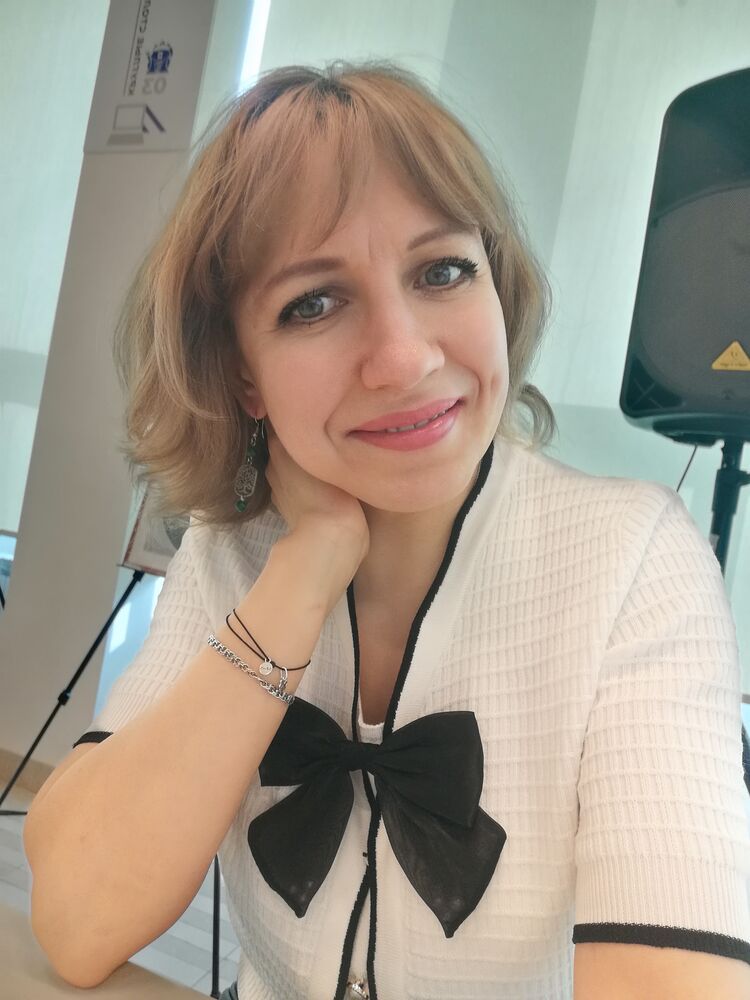  ,   Lora, 43 ,     , c 