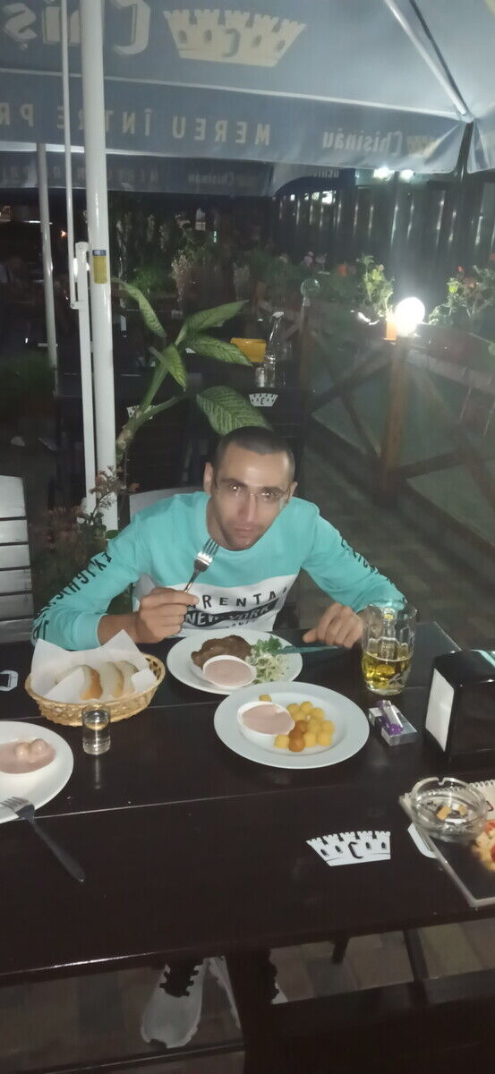  21088128  Pavel, 39 ,    