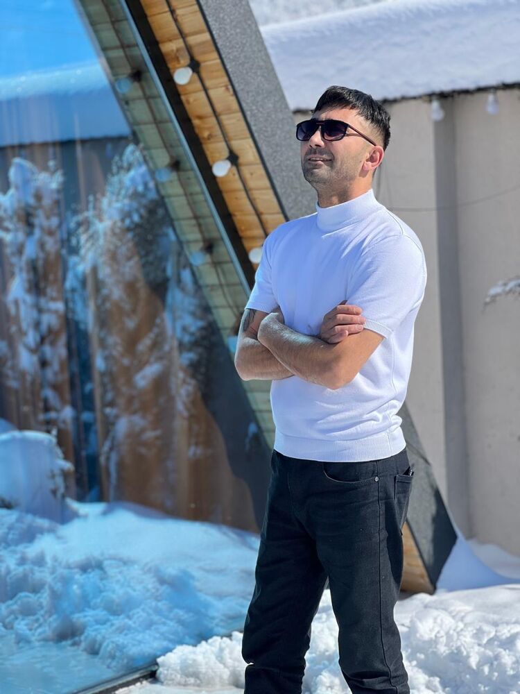  49942938  Ramin, 37 ,    