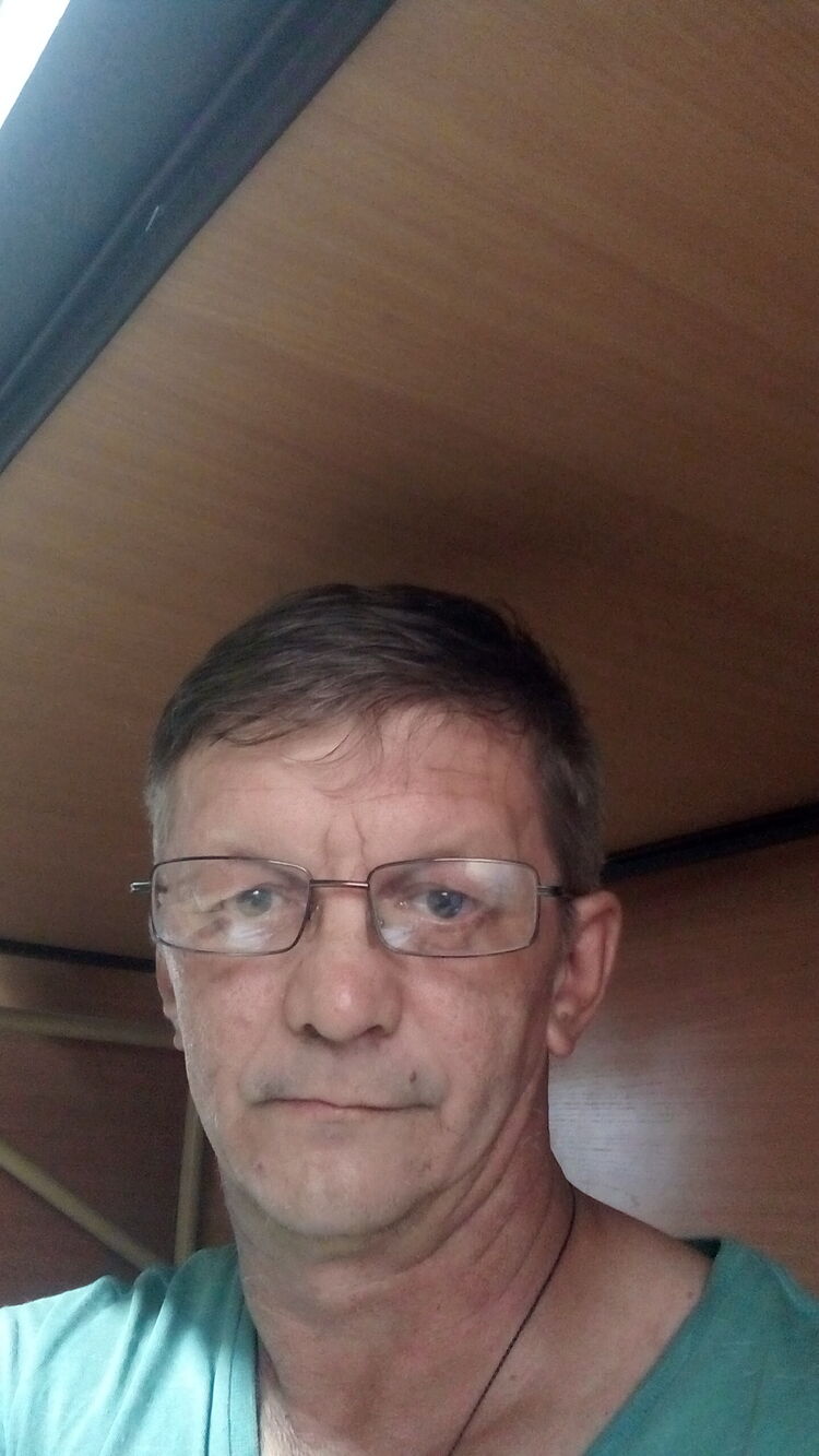  37087388  , 52 ,    