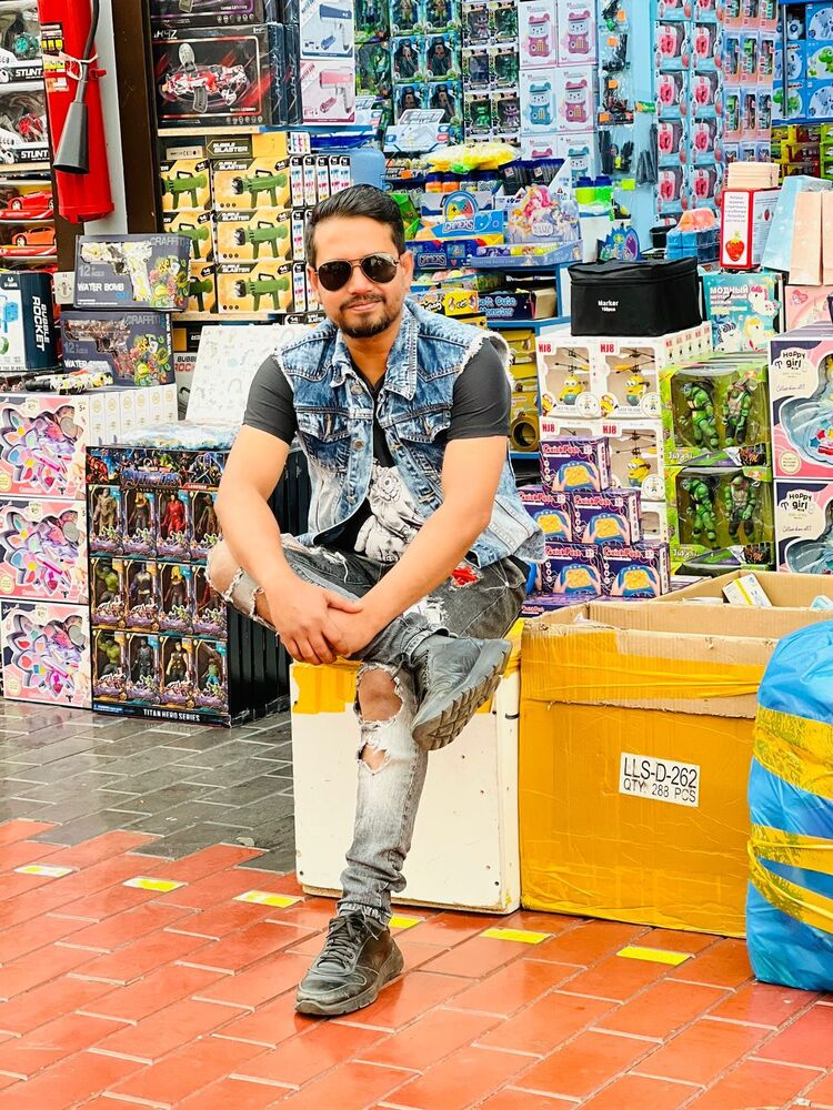  43378018  Monzu, 27 ,    