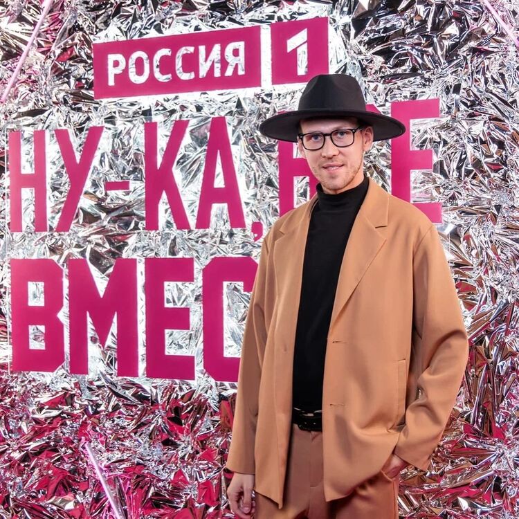  53531708  Roma, 32 ,    