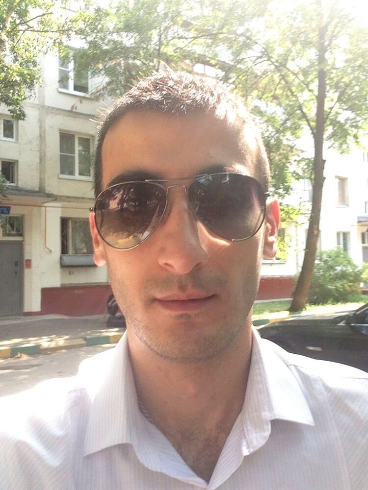  11052498  Hayk, 39 ,    