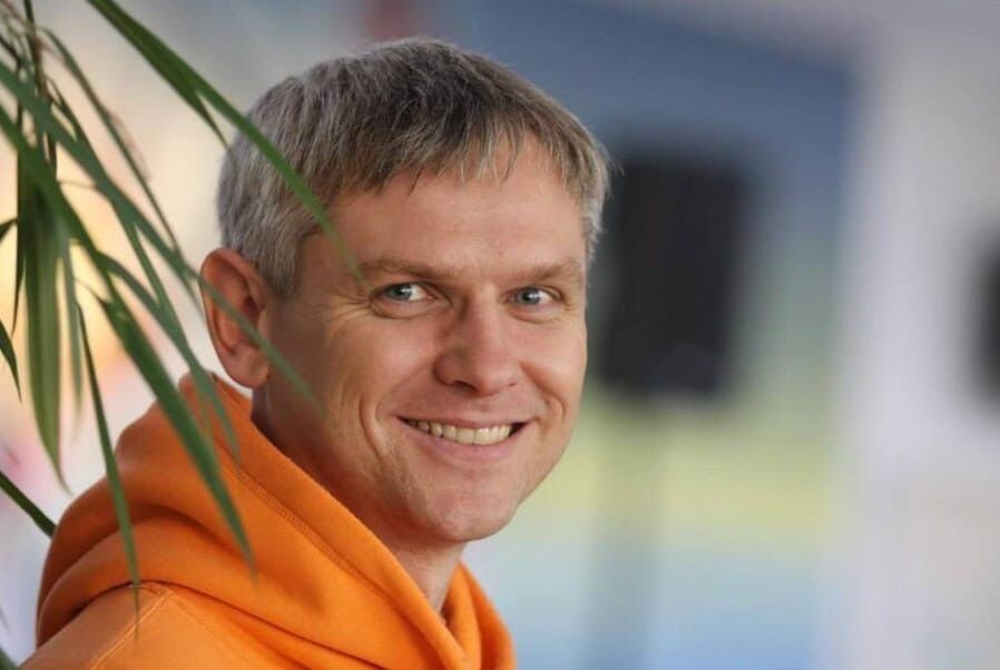  38753198  , 49 ,    -