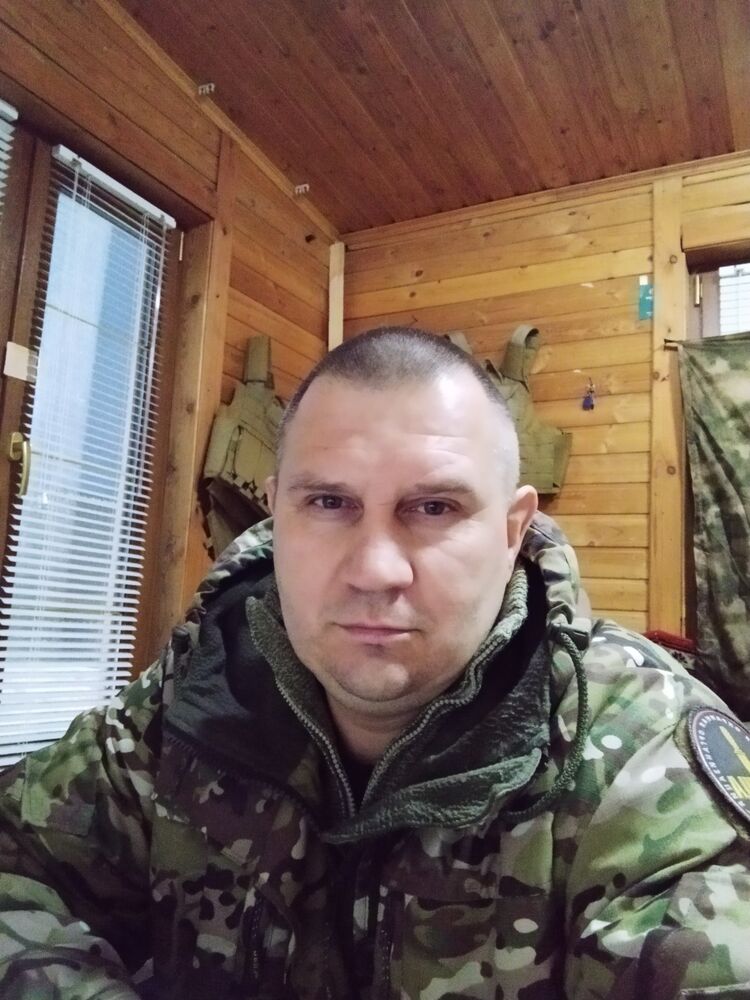  25548458  Alexander, 44 ,    