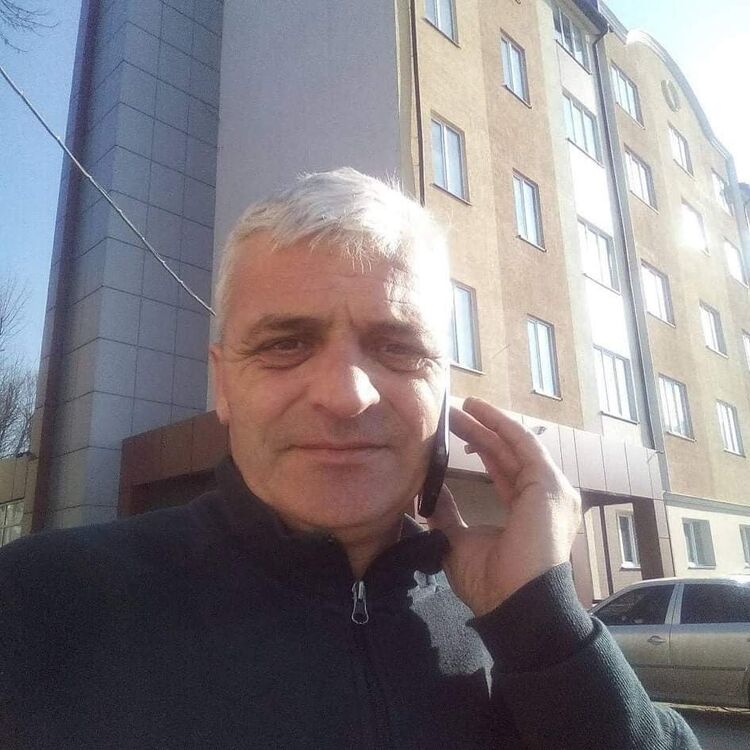  24990878  Andriy, 52 ,    