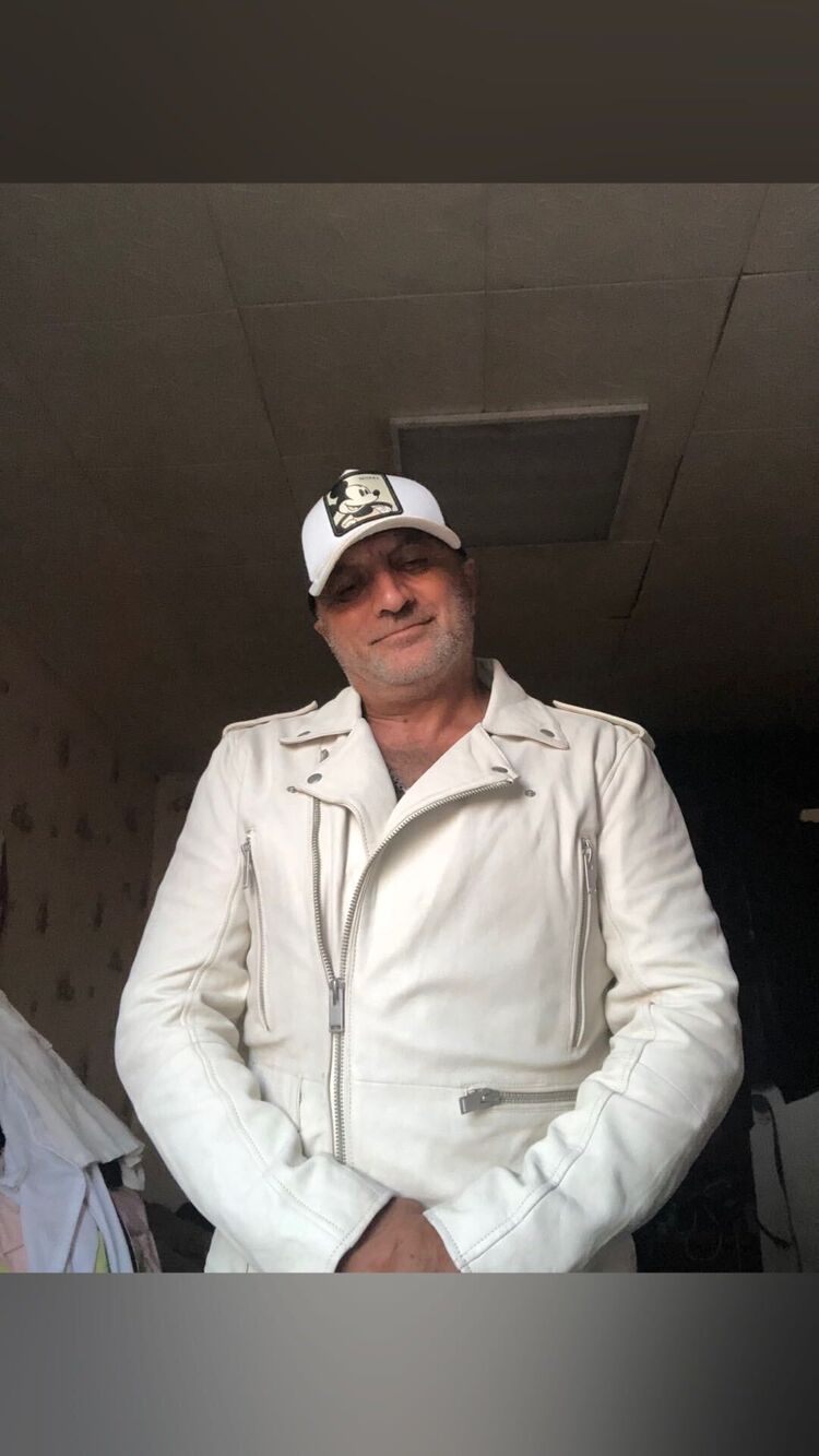  52957168  Serj, 57 ,    --