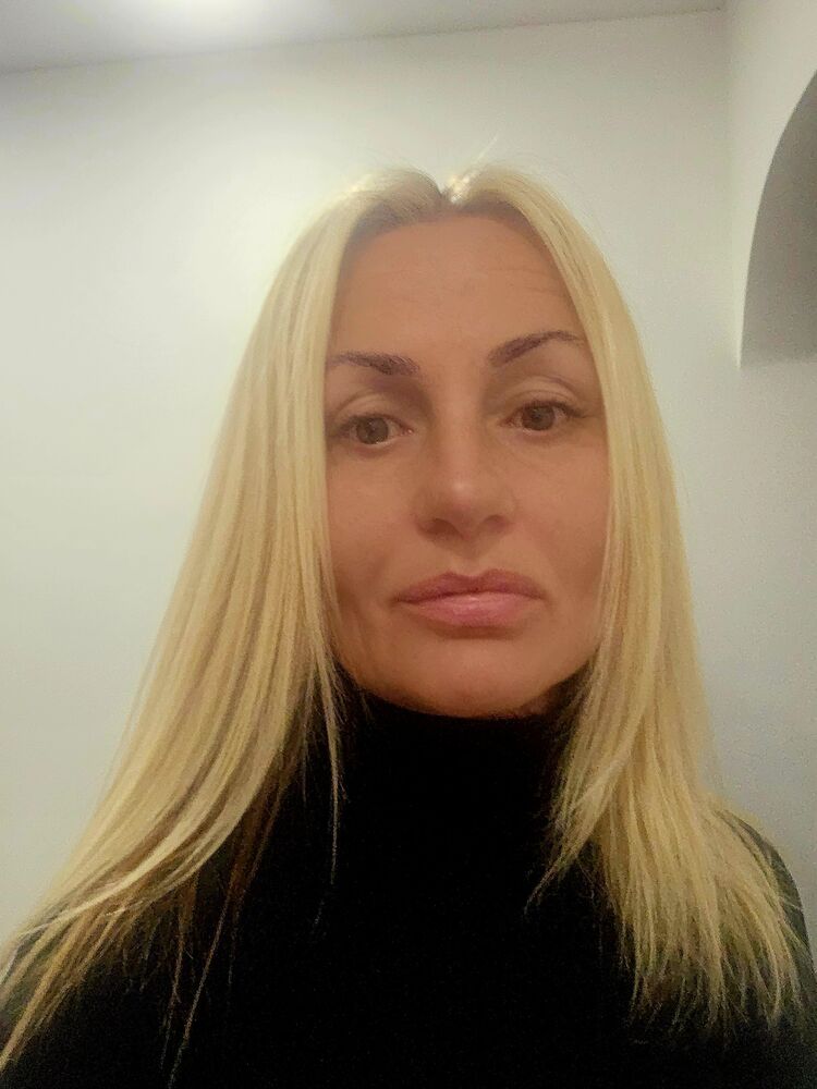  ,   Tania, 54 ,     
