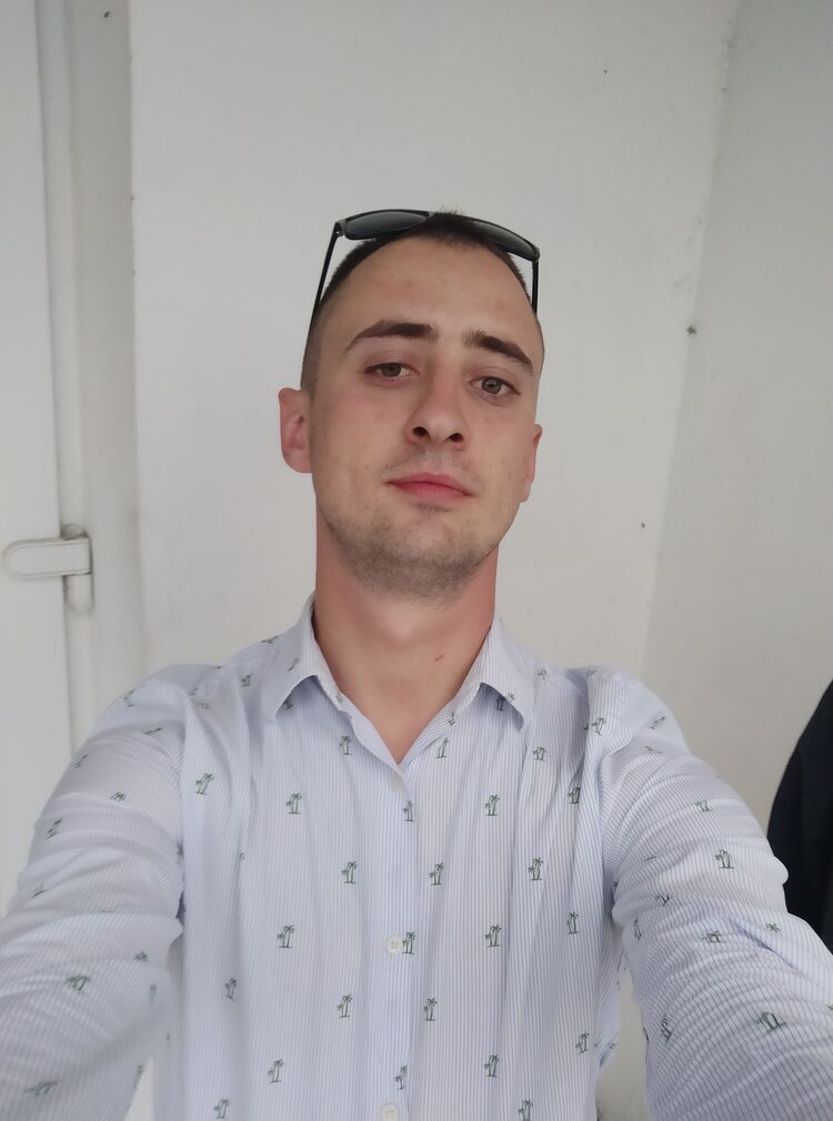  38057988  Francesko, 31 ,    