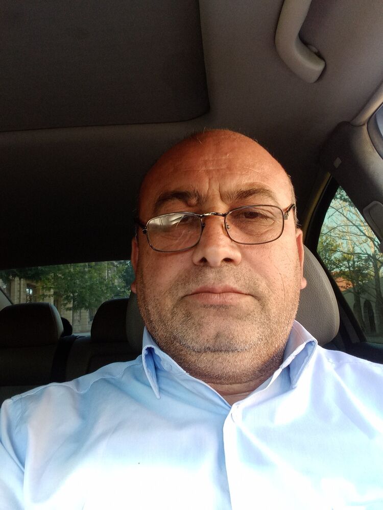  40421088  Araz, 54 ,    