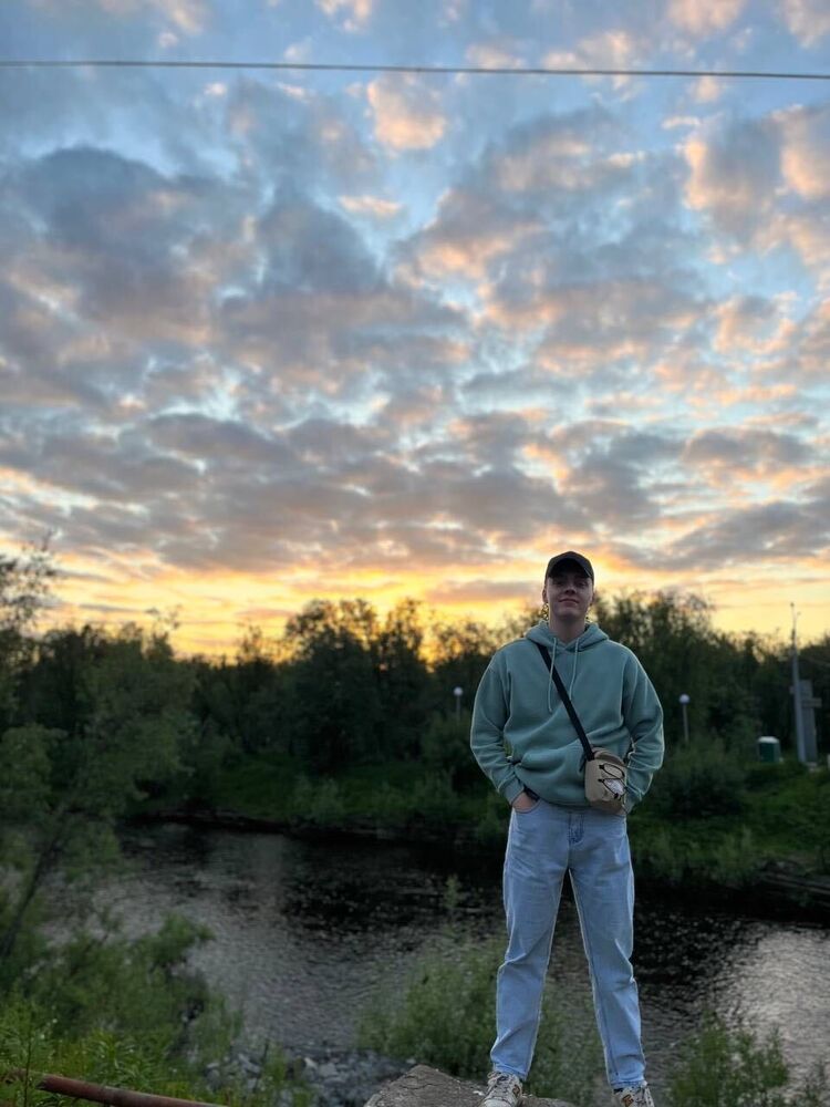  38048268  Sasha, 24 ,    -