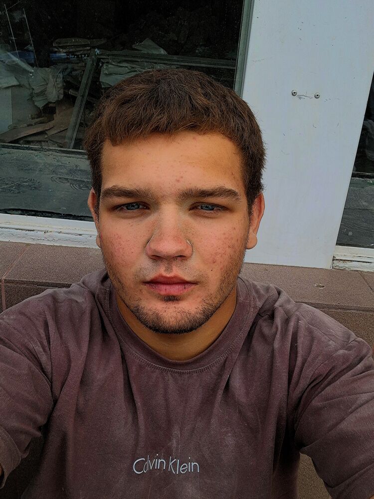  48047578  , 20 ,    