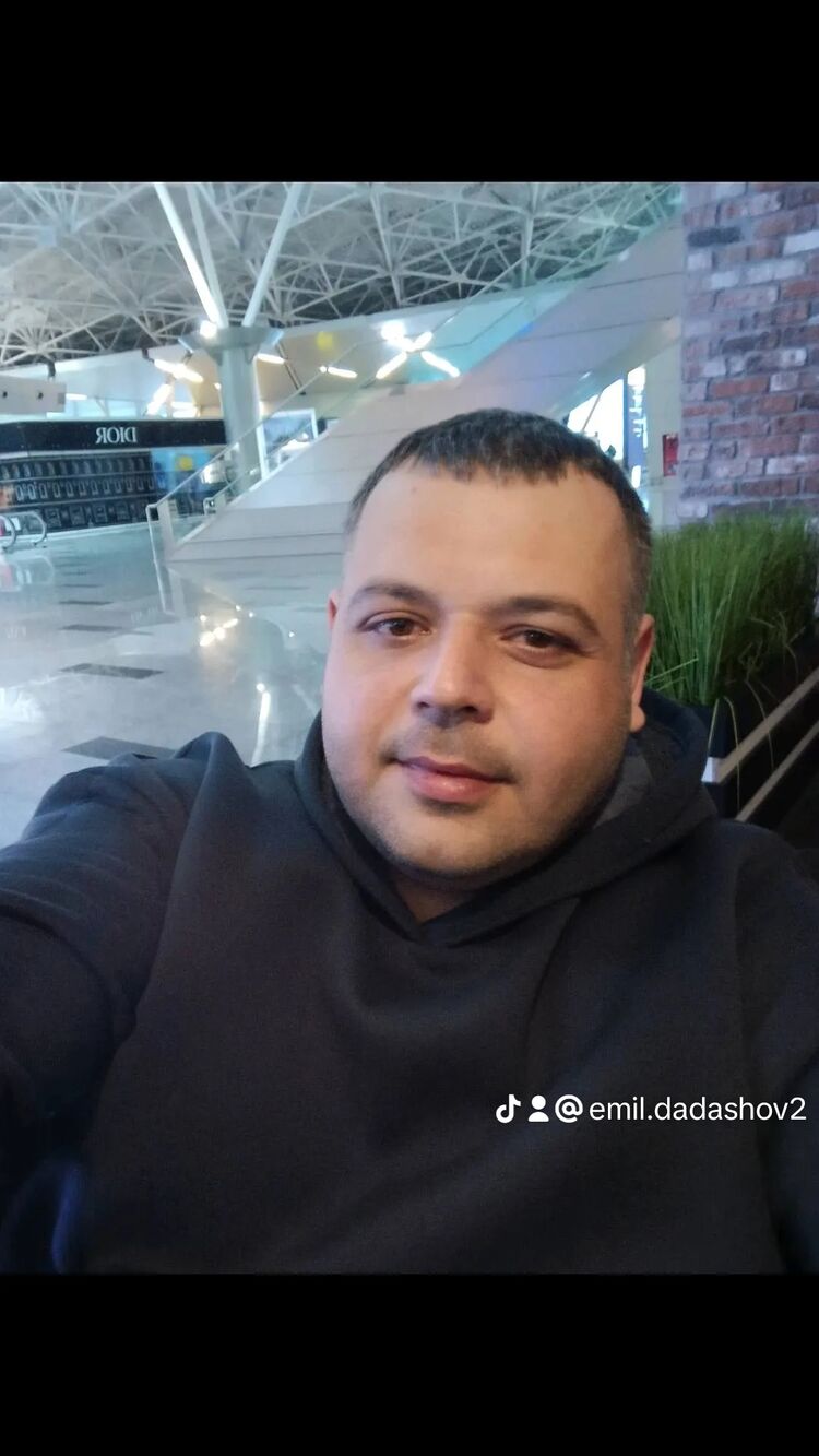  43554008  Emil, 39 ,    