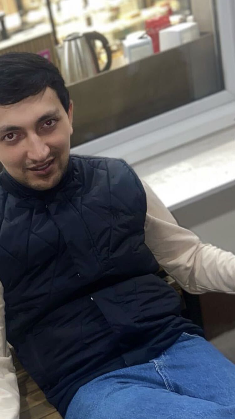  51225368  Hayk, 24 ,    