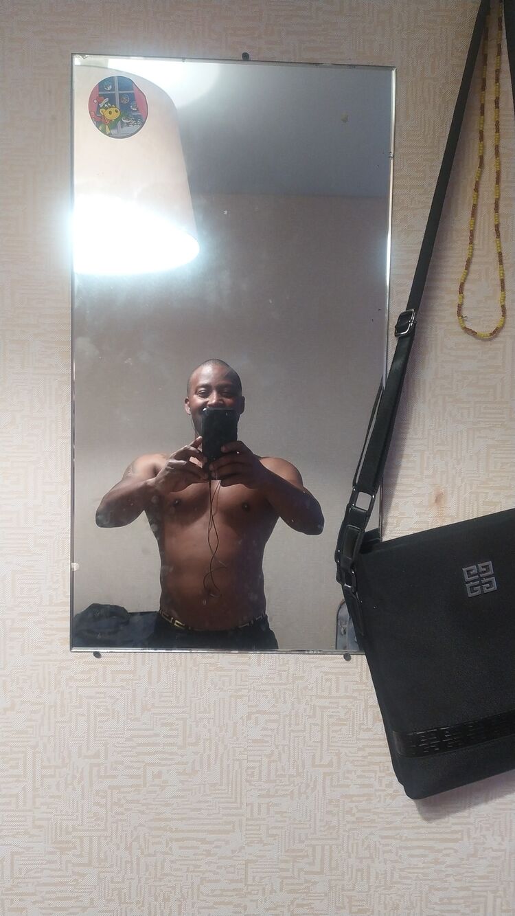  27540828  Denis, 40 ,     